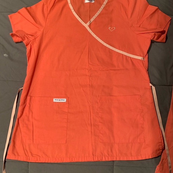 Salmon/peach Barco Scrub set - Picture 1 of 8